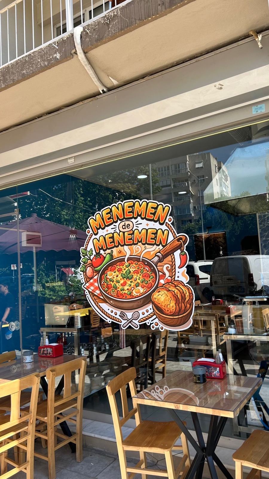 Menemen de Menemen dış cephe / vitrin